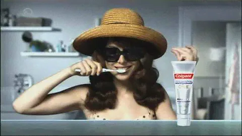 Úsmev ako módny doplnok s Colgate Max White One
